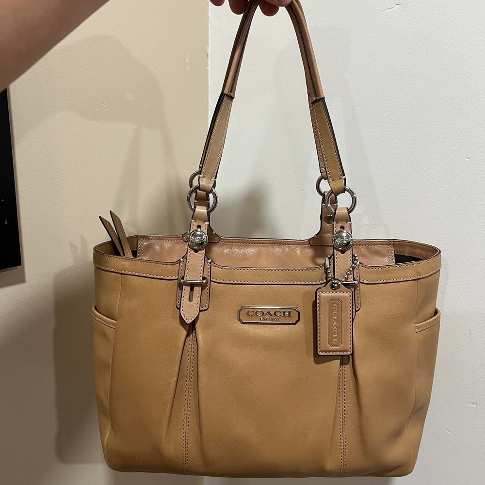 y2k 2000s Coach British Tan Leather shoulder bag / handbag